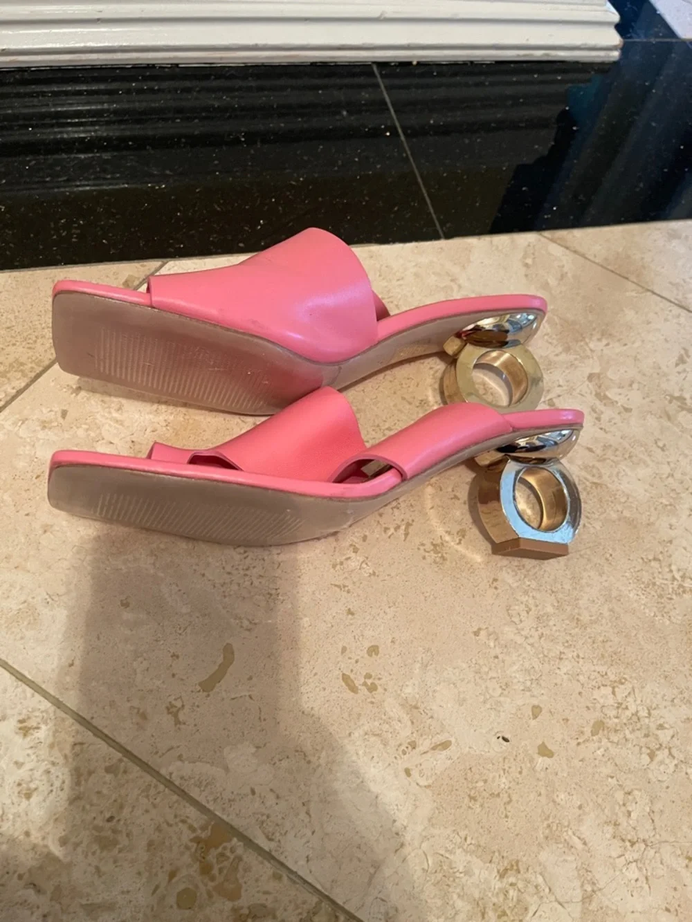 NWOT VINCI LEATHER gold heel sandal in sz 41 😍😍😍😍